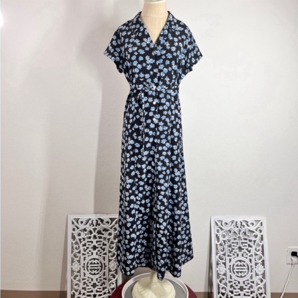 Vintage My Michelle navy blue floral house dress
Front button down